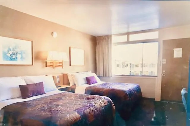 Motel Heart O' 3*